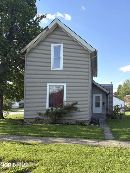 742 W Center St, Fostoria, OH, 44830-1712 | Card Image