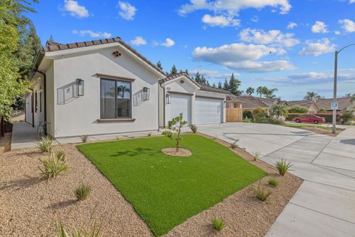 1047 E Arlen Ave, Visalia, CA, 93292-1775 | Card Image