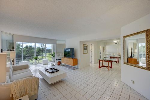 502-3654 Via Poinciana, Lake Worth, FL, 33467-2811 | Card Image