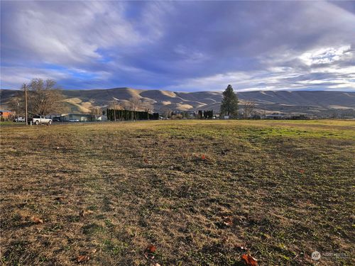 8100 S Webb Rd, Prosser, WA, 99350 | Card Image