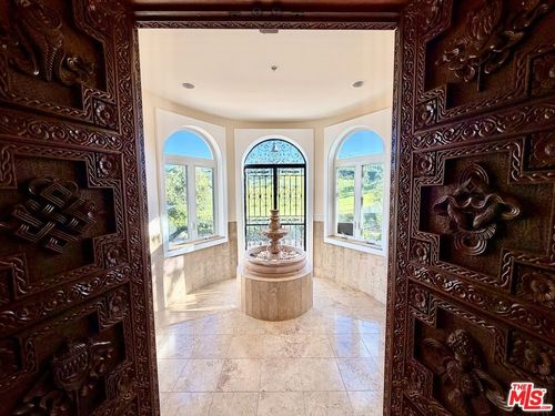 10827 Pacific View Dr, MALIBU, CA, 90265-2126 | Card Image