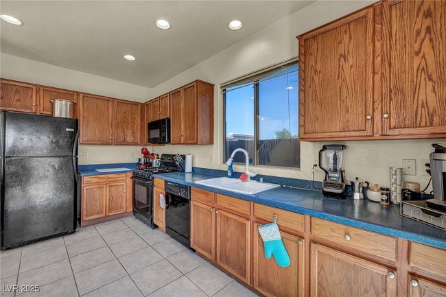 8421 Cheerful Brook Ave, House other with 5 bedrooms, 3 bathrooms and null parking in Las Vegas NV | Image 20