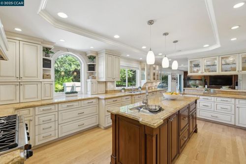 135 Dean Rd, Alamo, CA, 94507-2753 | Card Image
