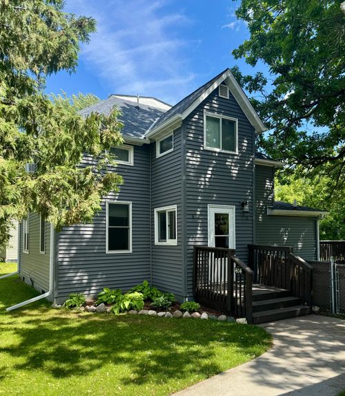 404 Elk St Nw, Warroad, MN, 56763-2105 | Card Image