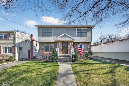 739 5th Ave, Lyndhurst, NJ, 07071-1204 | Card Image