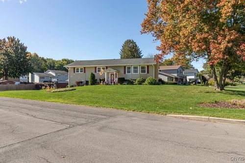 301 Colony Park Dr, Liverpool, NY, 13088-5411 | Card Image