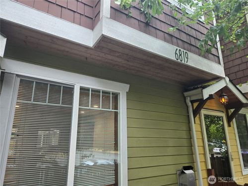 6819 Weedin Place Ne, Seattle, WA, 98115 | Card Image