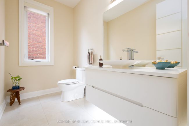 35A Broadview Ave, House attached with 3 bedrooms, 5 bathrooms and 2 parking in Mississauga ON | Image 6