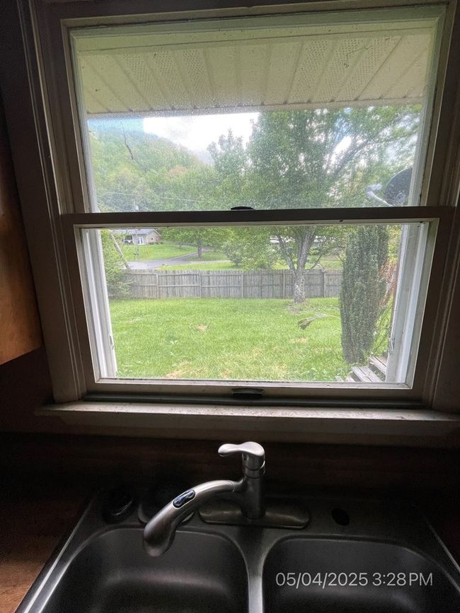606 Kirby Rd, Home with 3 bedrooms, 2 bathrooms and null parking in Raven VA | Image 14