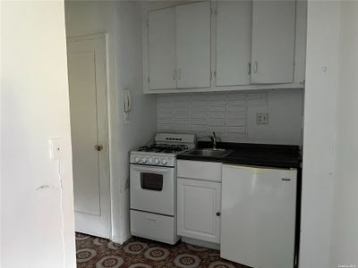 5R - 88-09 35th Avenue, Home with 0 bedrooms, 1 bathrooms and null parking in Jackson Heights NY | Image 3