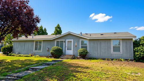 6400 Ridgeway Dr, Yakima, WA, 98901-7939 | Card Image