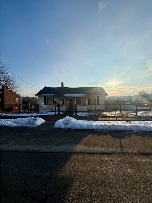 380 Monroe Ave, Leechburg, PA, 15656-1062 | Card Image