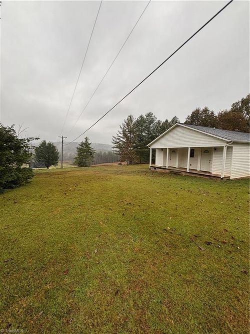 380 Huffman River Ln, Purlear, NC, 28665-9077 | Card Image