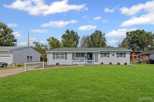 212 Columbia Ave, Columbia, IL, 62236-2104 | Card Image