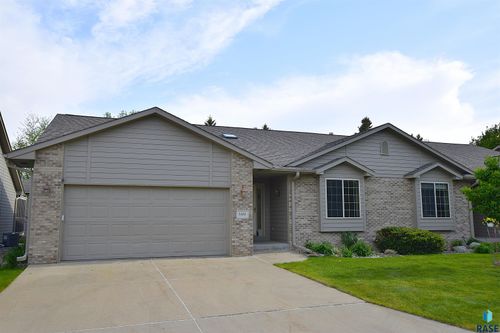 5305 W Sunnydale Pl, Sioux Falls, SD, 57106-3516 | Card Image