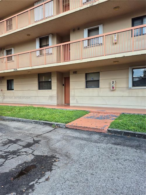 102-6-10253 Nw 9th Street Cir, Miami, FL, 33172-6641 | Card Image