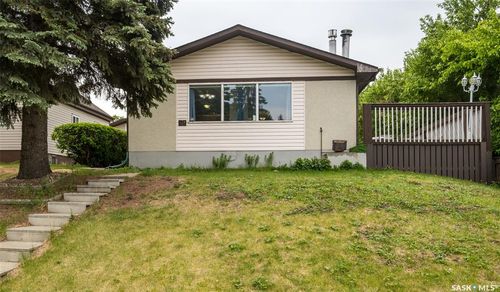 29 24th St E, Prince Albert, SK, S6V1R3 | Card Image