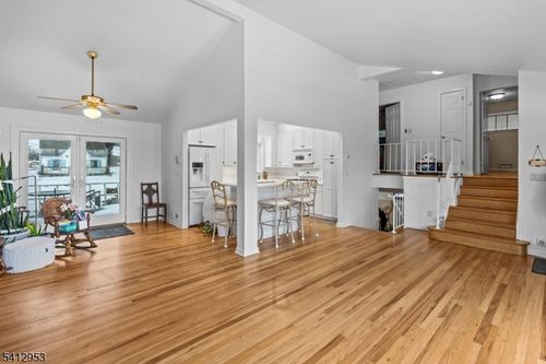 31 Ridge Ct, Cedar Grove, NJ, 07009-1622 | Card Image