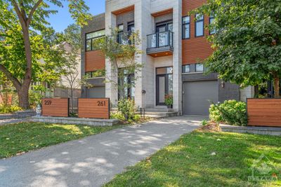 261 Beechwood Ave, Townhouse with 4 bedrooms, 4 bathrooms and 3 parking in Rockcliffe ON | Image 1