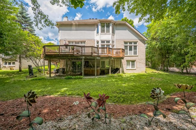 05_38049_Lantern_Hill_Ct_Farmington_Hills_MI_48331_USA-Exterior-194376_SEP-31.jpg | Image 4