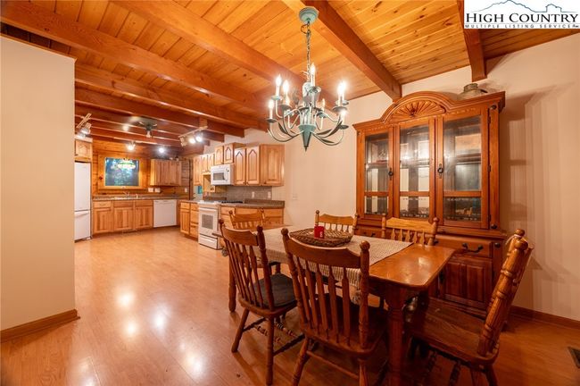 170 Mountain Laurel Ln, House other with 2 bedrooms, 4 bathrooms and null parking in Blowing Rock NC | Image 14