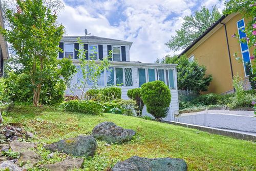 195 Mclaughlin Ave, Hollis, NY, 11423-1152 | Card Image