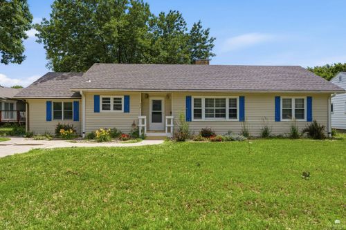 512 Walnut St, Wamego, KS, 66547-1364 | Card Image
