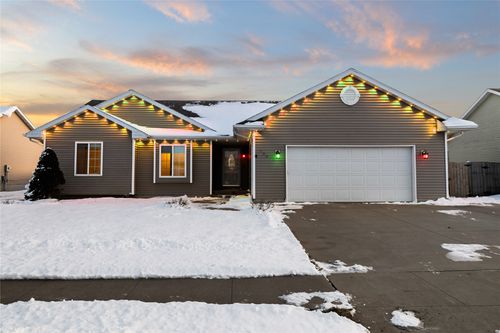 106 Ashtyn Ln, Prairie City, IA, 50228-8790 | Card Image