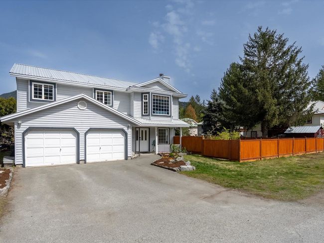 7390 Larch Street, House other with 3 bedrooms, 3 bathrooms and 5 parking in Pemberton BC | Image 18