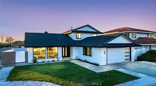 21211 Binghampton Cir, Huntington Beach, CA, 92646-7317 | Card Image