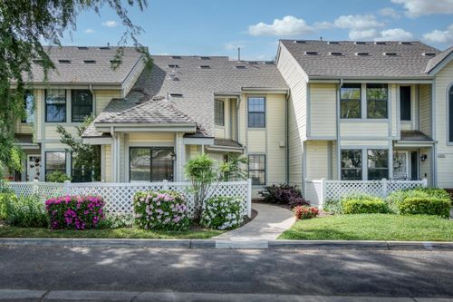 923 E Foxhill Dr, Fresno, CA, 93720-1220 | Card Image
