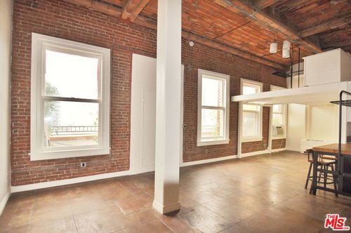 1404-215 W 7th St, Los Angeles, CA, 90017-2306 | Card Image