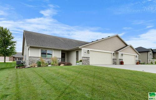 106 S 15th Ave, Rock Rapids, IA, 51246-2110 | Card Image