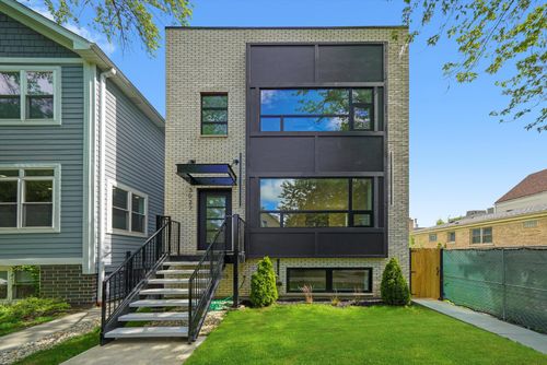 3027 N Elbridge Ave, Chicago, IL, 60618-6721 | Card Image