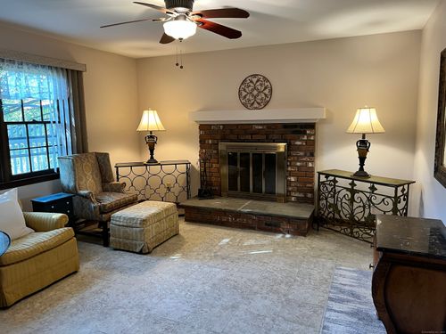 in-law-4 Santa Ln, New Milford, CT, 06776-2362 | Card Image