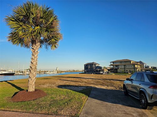 49 Shell Ky, Hitchcock, TX, 77563-3689 | Card Image