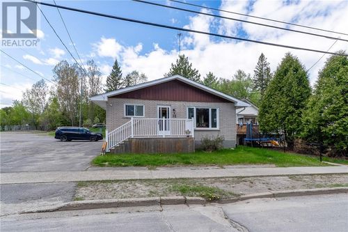 32 Edward Ave, Coniston, ON, P0M1M0 | Card Image