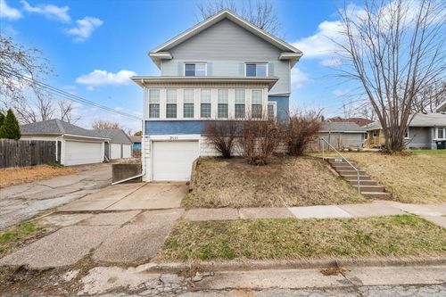 2111 Mississippi Ave, Davenport, IA, 52803-2449 | Card Image