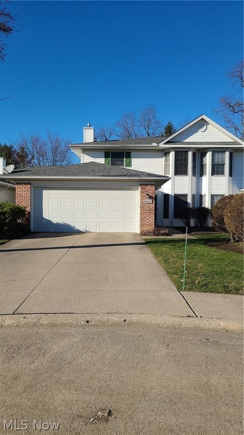18040 Woodside N, Strongsville, OH, 44149 | Card Image