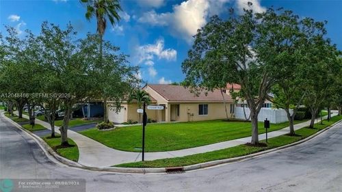 1356 Presidio Dr, Weston, FL, 33327-1757 | Card Image