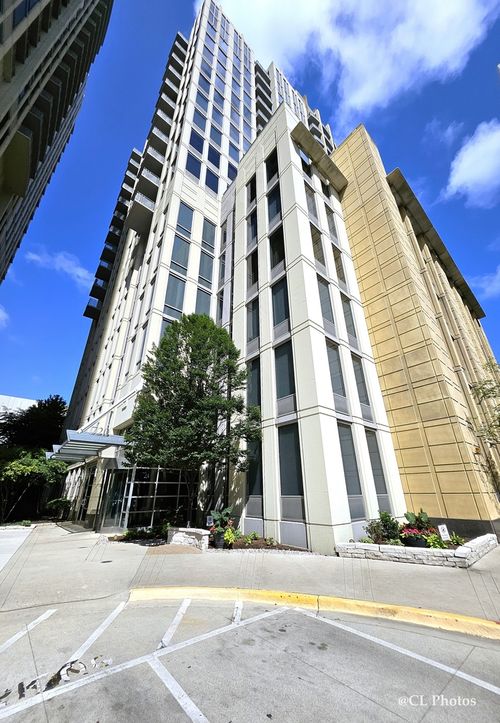 1104-720 Larrabee St, Chicago, IL, 60654-5070 | Card Image