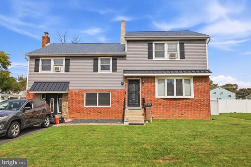 379 Kalmia St, WARMINSTER, PA, 18974-4726 | Card Image
