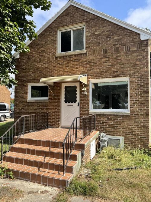 1005 N 38th Street, Sheboygan, WI, 53081 | Card Image