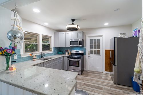 450 Pamela Dr, San Antonio, TX, 78223-1226 | Card Image