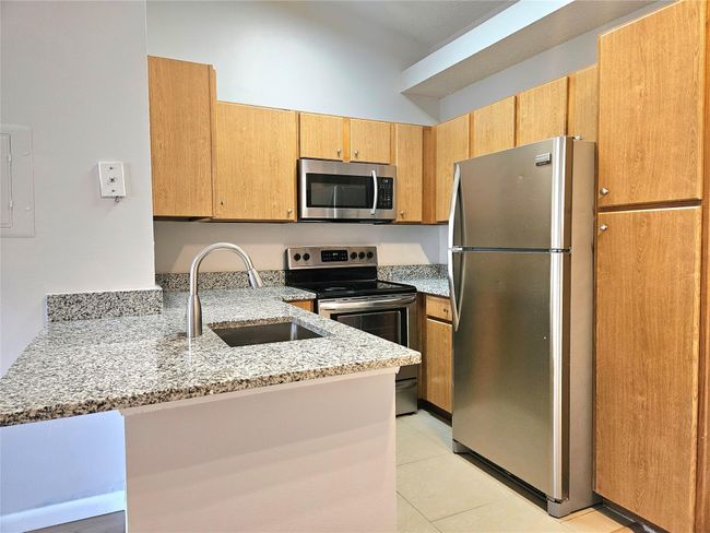 BEAUTIFUL STAINLESS STEEL APPLIANCES | Image 10