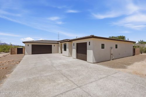 1042 W Roller Coaster Rd, Tucson, AZ, 85704-2631 | Card Image