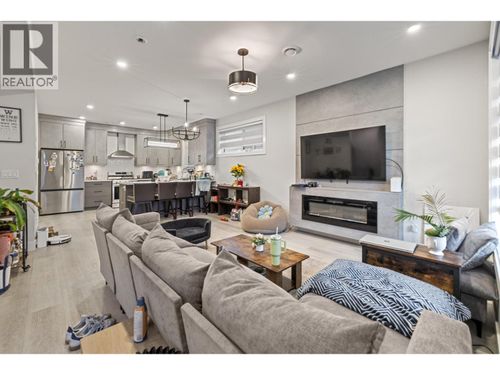 2-830 Glenwood Ave, Kelowna, BC, V1Y5M5 | Card Image