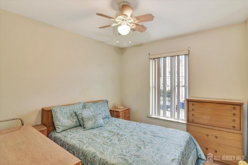 389 Jeffries St, Perth Amboy, NJ, 08861-3225 | Card Image