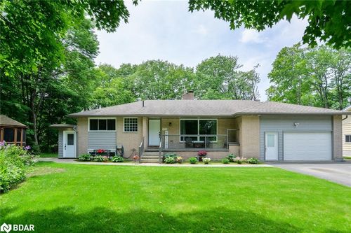 105 Wellington St, Gravenhurst, ON, P1P1B2 | Card Image