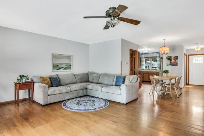 136 Burton St, House other with 4 bedrooms, 3 bathrooms and 2 parking in Grayslake IL | Image 9